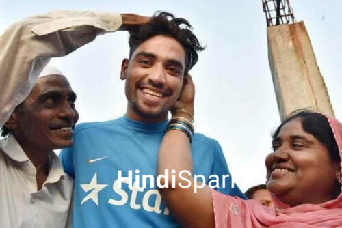 Mohammed-Siraj-with-family-hindispark.in